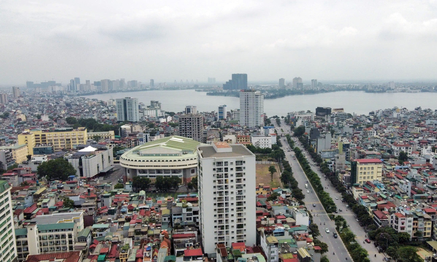 Giá nhà đất ven hồ Tây chạm mốc gần 2 tỷ đồng/m² - Ảnh 1