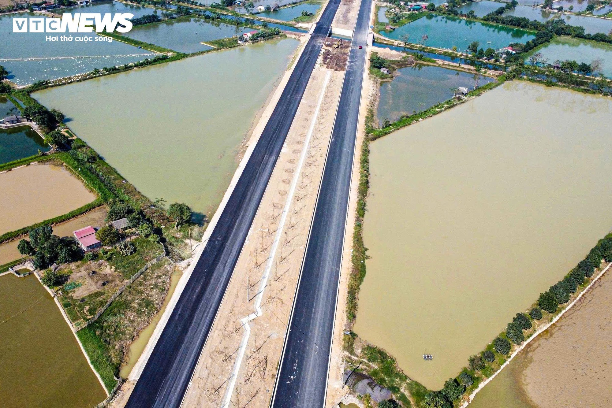 Đường trục phía Nam tăng tốc, chuẩn bị thông xe thêm 7km dịp Tết Nguyên đán - Ảnh 11