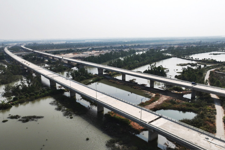 Toàn cảnh tuyến đường huyết mạch ven sông 6.400 tỷ đồng ở Quảng Ninh - Ảnh 1