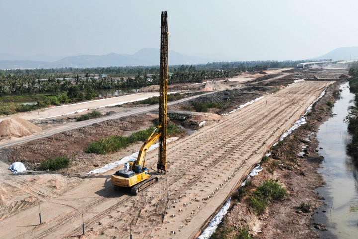 Toàn cảnh tuyến đường huyết mạch ven sông 6.400 tỷ đồng ở Quảng Ninh - Ảnh 3