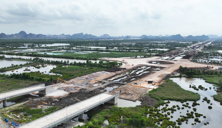 Toàn cảnh tuyến đường huyết mạch ven sông 6.400 tỷ đồng ở Quảng Ninh - Ảnh 6