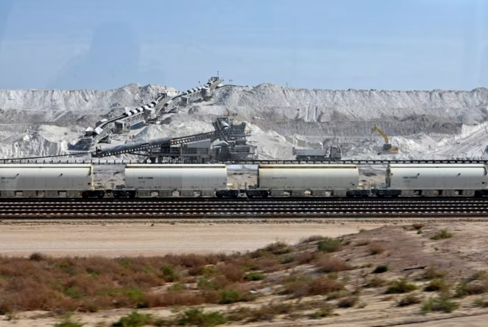 Phát hiện la liệt khoáng sản trị giá 2.500 tỷ USD, nền kinh tế 1.270 tỷ USD tuyên bố sắp thay đổi cuộc đua đất hiếm, Mỹ lập tức để mắt - Ảnh 1