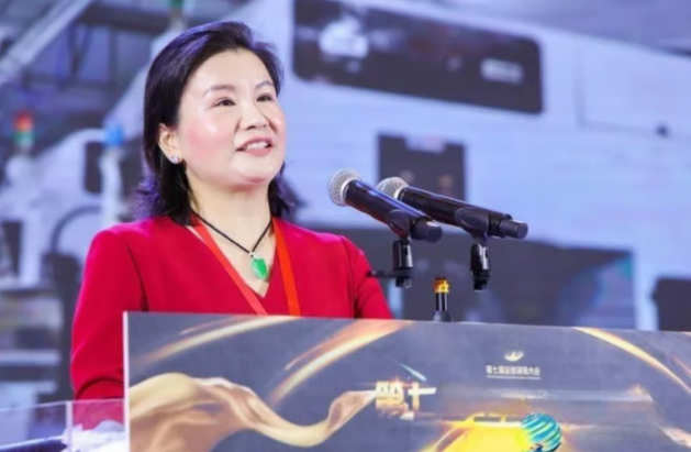 Từ bảo vệ công trường đến nữ tỷ phú tự thân giàu bậc nhất thế giới: Hành trình đánh bại nghịch cảnh để chạm đến 16 tỷ USD - Ảnh 3