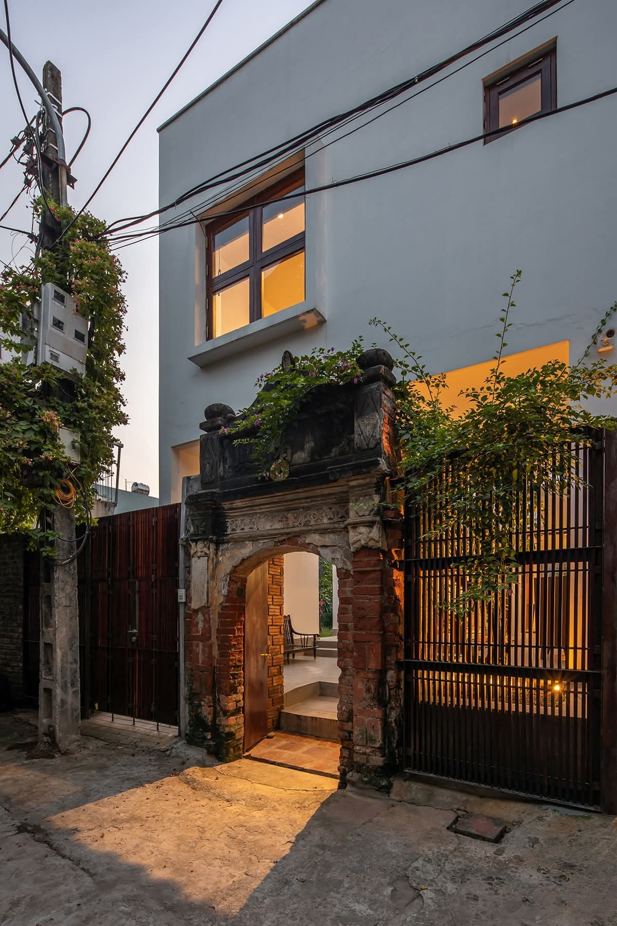 Ngôi nhà với chiếc cổng đặc biệt ở làng Ngọc Hồi - Ảnh 2