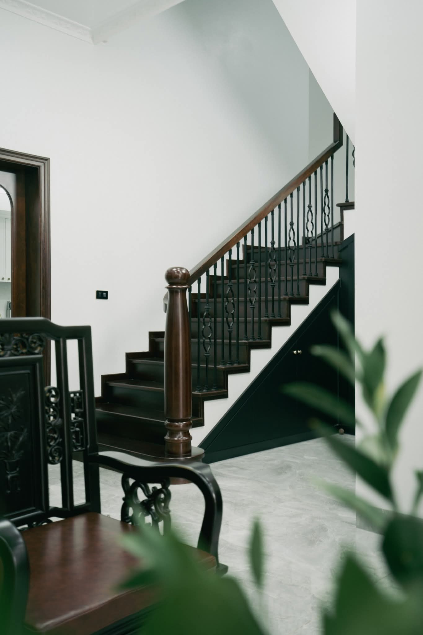 Ngôi nhà 102m2 gây thương nhớ với cổng lợp ngói lưu ly - Ảnh 7