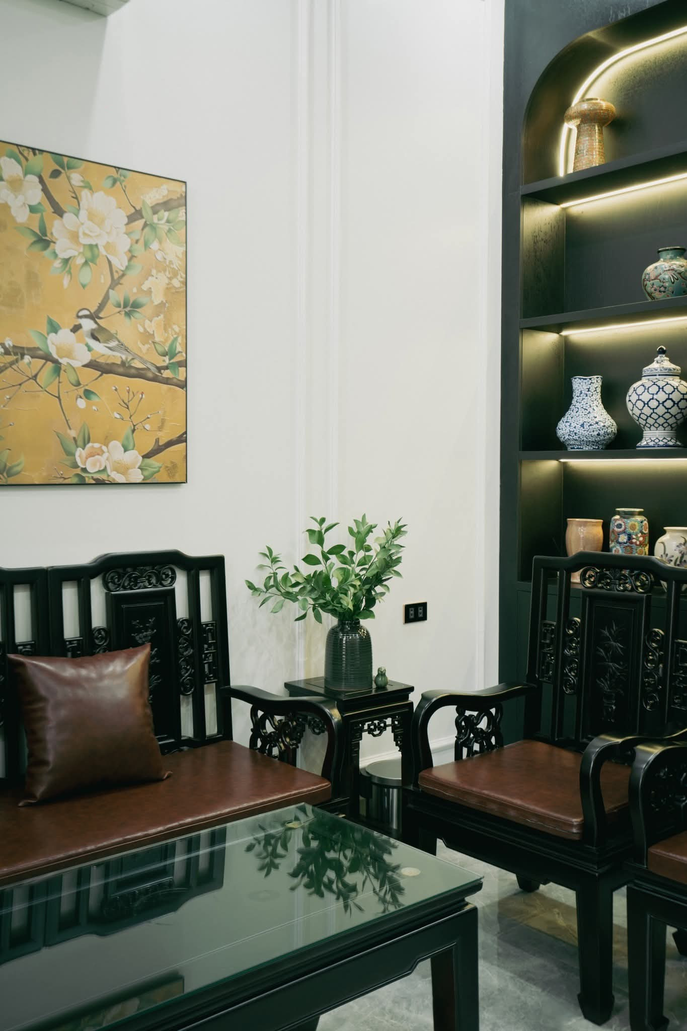 Ngôi nhà 102m2 gây thương nhớ với cổng lợp ngói lưu ly - Ảnh 5