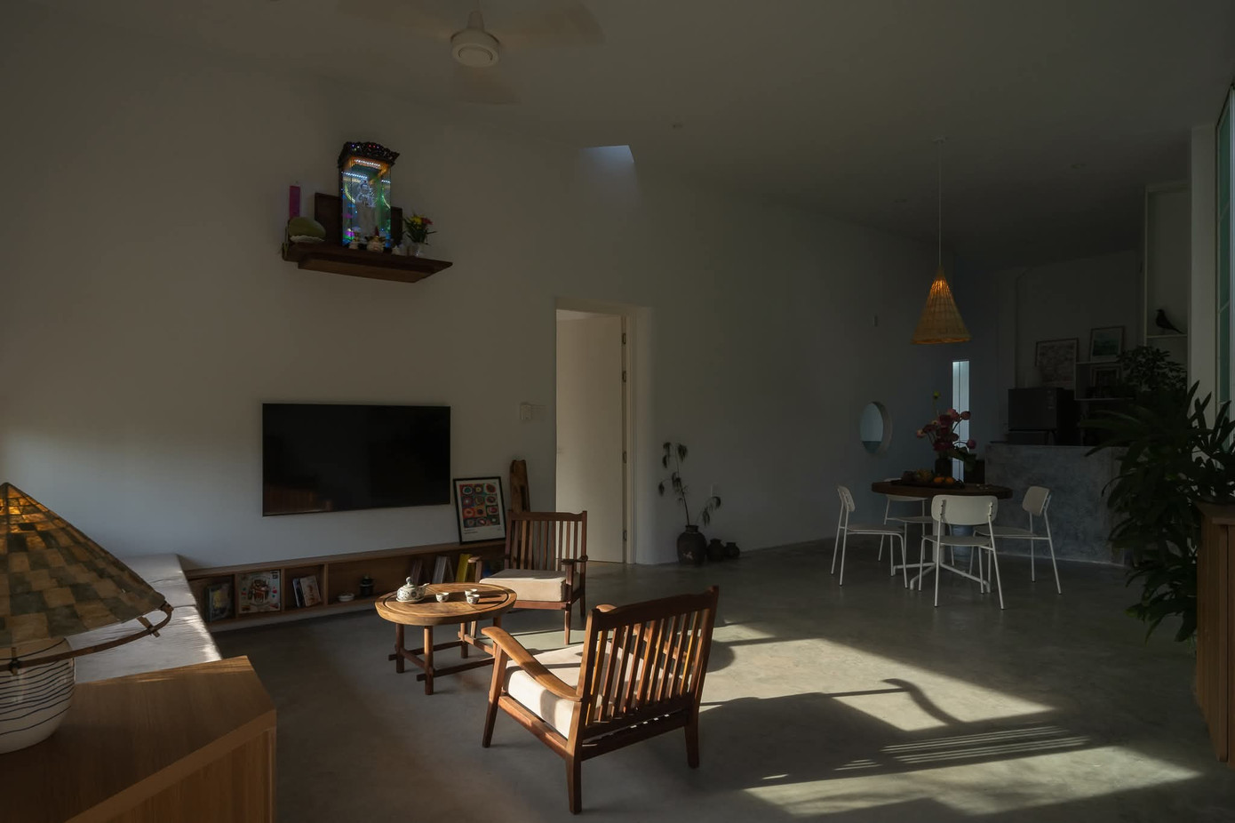 Ngôi nhà 80m2 có thiết kế đội nón thú vị - Ảnh 8