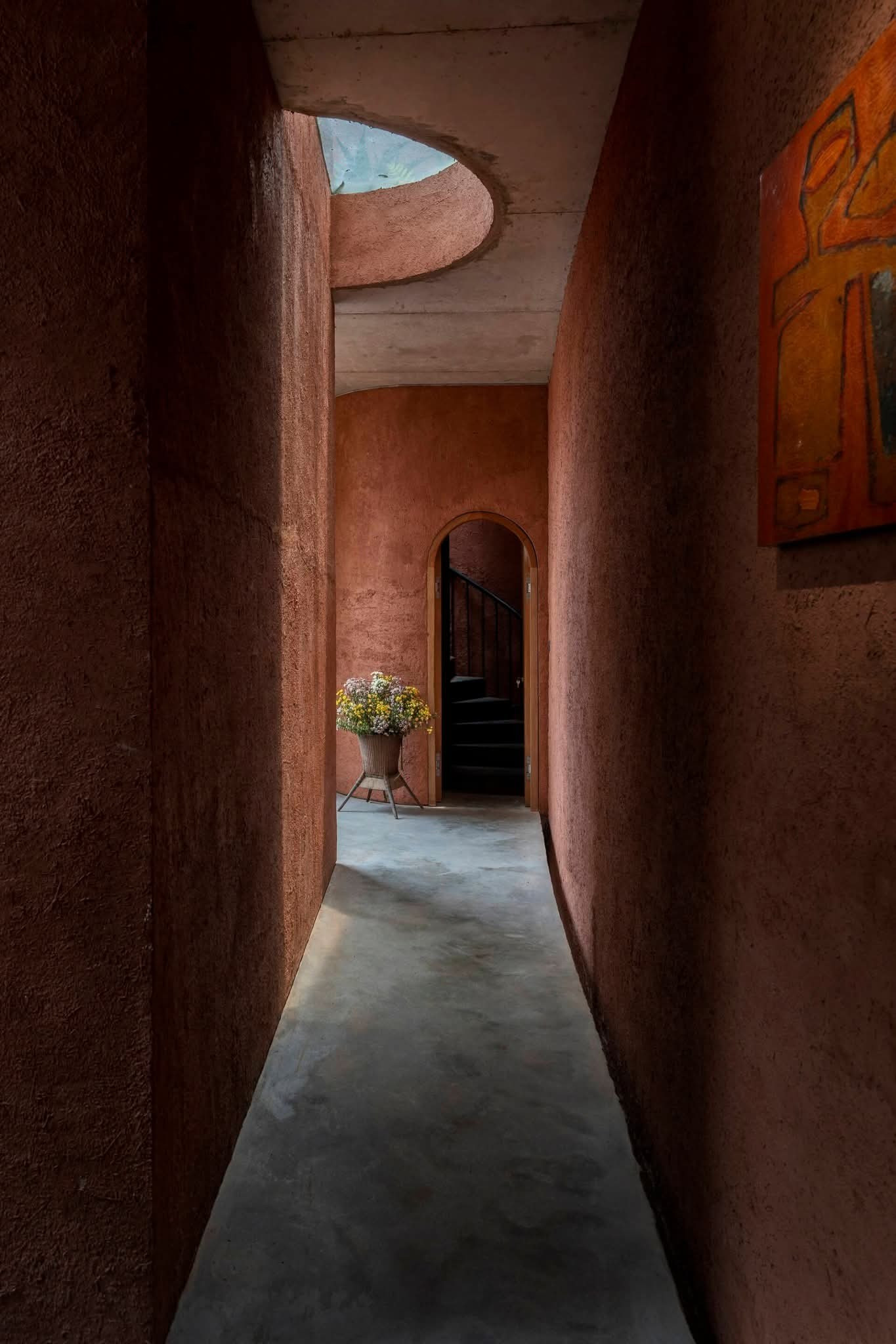 Ngôi nhà ẩn trong ngõ cho gia chủ đắm mình giữa thiên nhiên - Ảnh 8