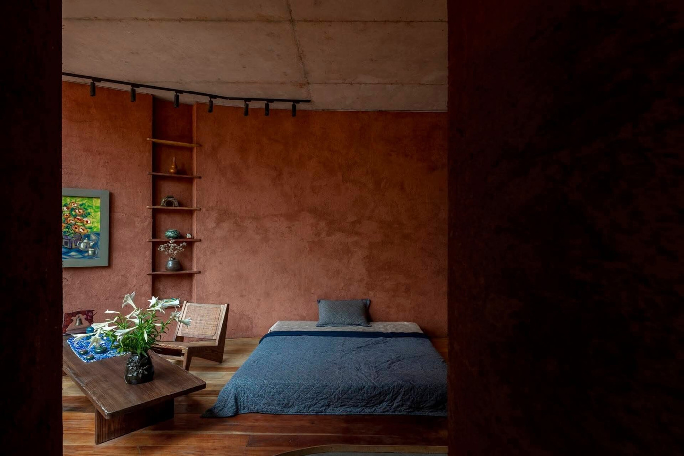 Ngôi nhà ẩn trong ngõ cho gia chủ đắm mình giữa thiên nhiên - Ảnh 11