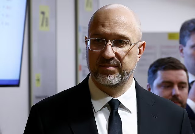 Quốc hội Ukraine bất ngờ quay lưng với Tổng thống Zelensky: Chuyện gì đang xảy ra ở Kiev? - Ảnh 1