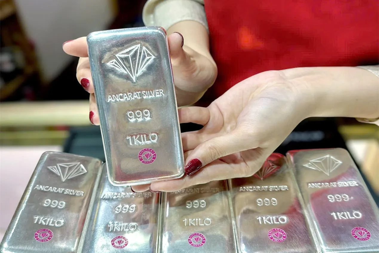 Giá bạc bất ngờ lao dốc - Ảnh 1