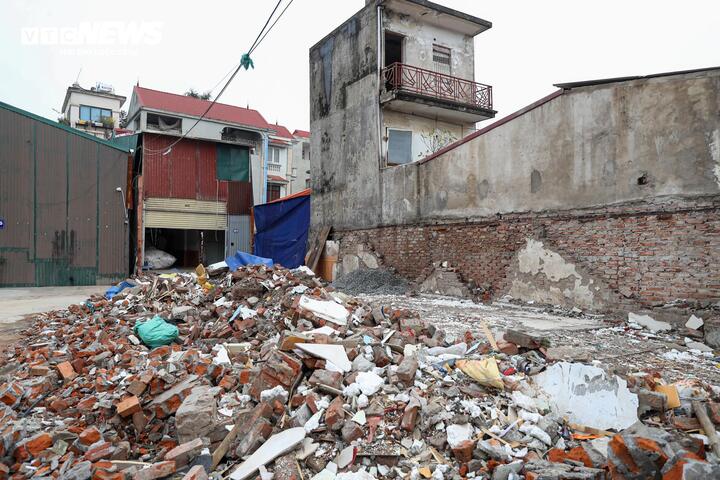 Hà Nội gấp rút giải phóng mặt bằng, đẩy nhanh thi công tuyến đường Tam Trinh - Ảnh 7