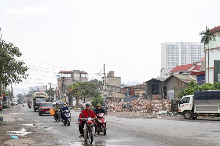 Hà Nội gấp rút giải phóng mặt bằng, đẩy nhanh thi công tuyến đường Tam Trinh - Ảnh 1