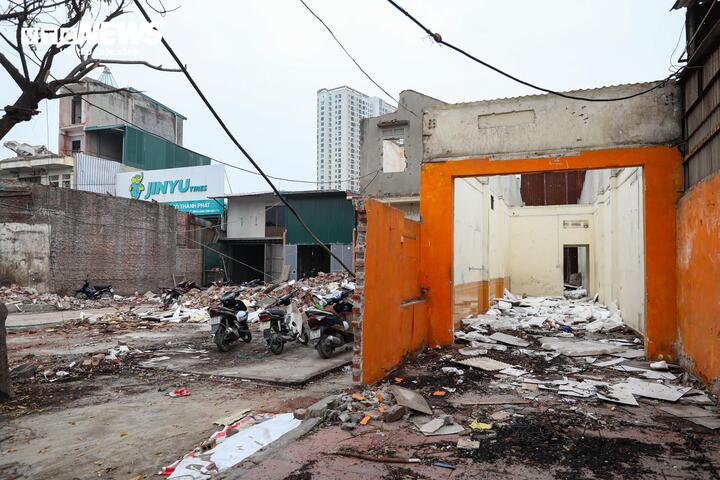 Hà Nội gấp rút giải phóng mặt bằng, đẩy nhanh thi công tuyến đường Tam Trinh - Ảnh 9