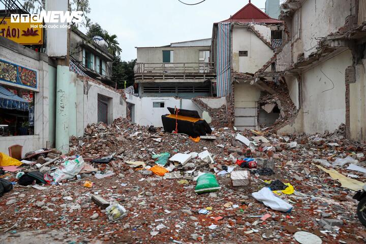 Hà Nội gấp rút giải phóng mặt bằng, đẩy nhanh thi công tuyến đường Tam Trinh - Ảnh 22