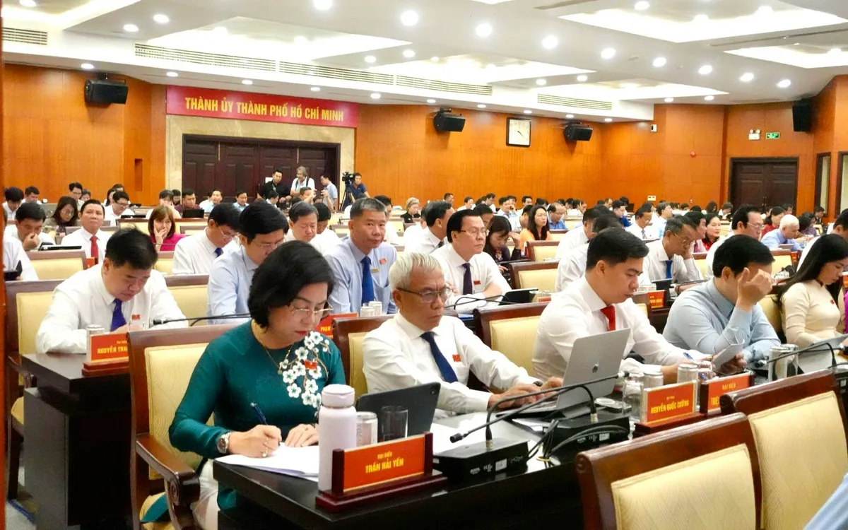 HĐND TP Hồ Chí Minh xem xét phương án triển khai Metro Bến Thành - Suối Tiên và cầu Thủ Thiêm 4 - Ảnh 1