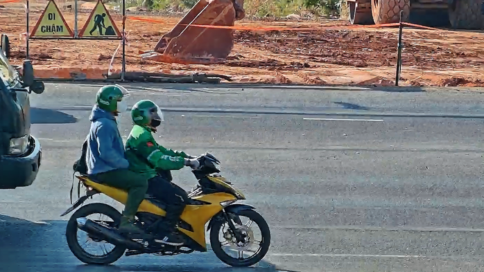 Vụ cướp ngân hàng ở Gia Lai: Xác định xe máy bị chôn vùi là của 2 tên cướp - Ảnh 1