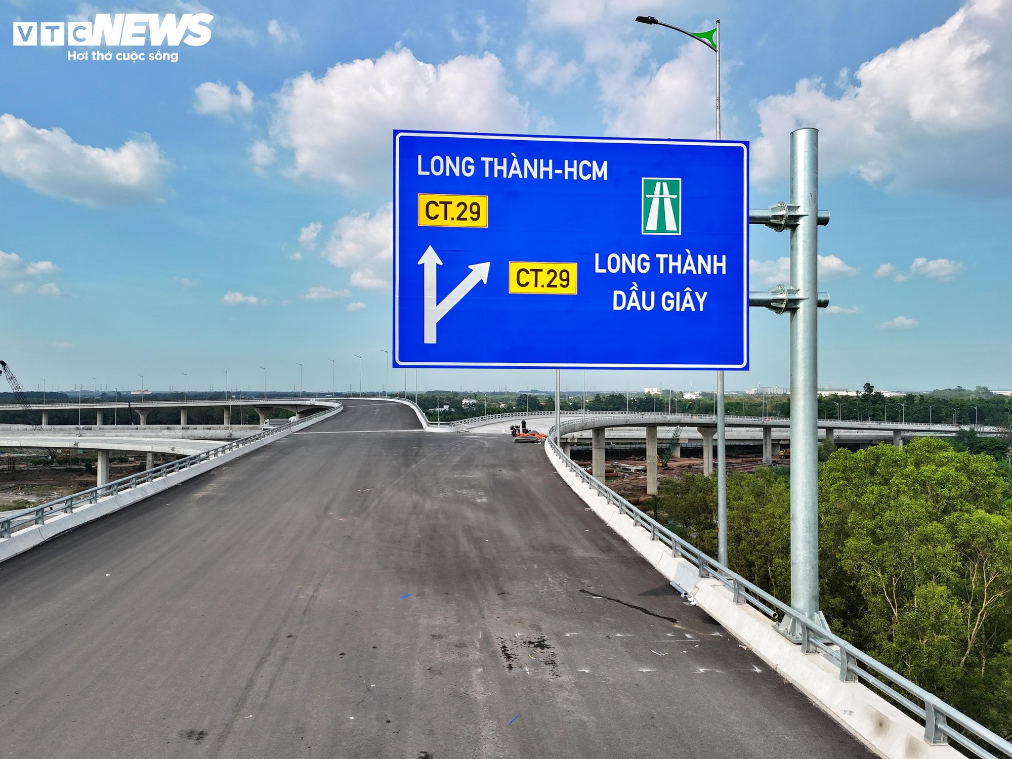 Hai siêu nút giao nối cao tốc với sân bay Long Thành tăng tốc về đích - Ảnh 6
