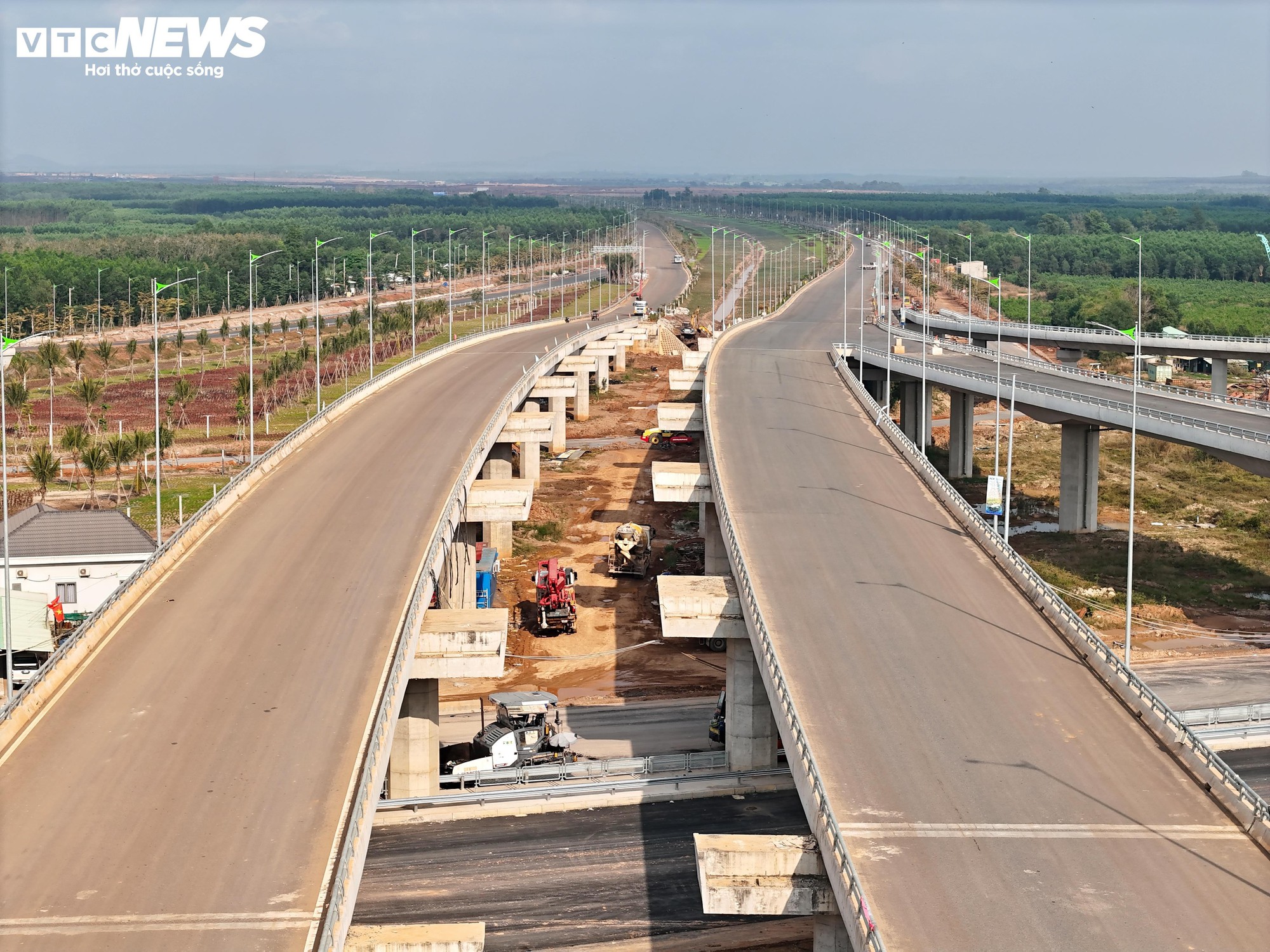 Hai siêu nút giao nối cao tốc với sân bay Long Thành tăng tốc về đích - Ảnh 10
