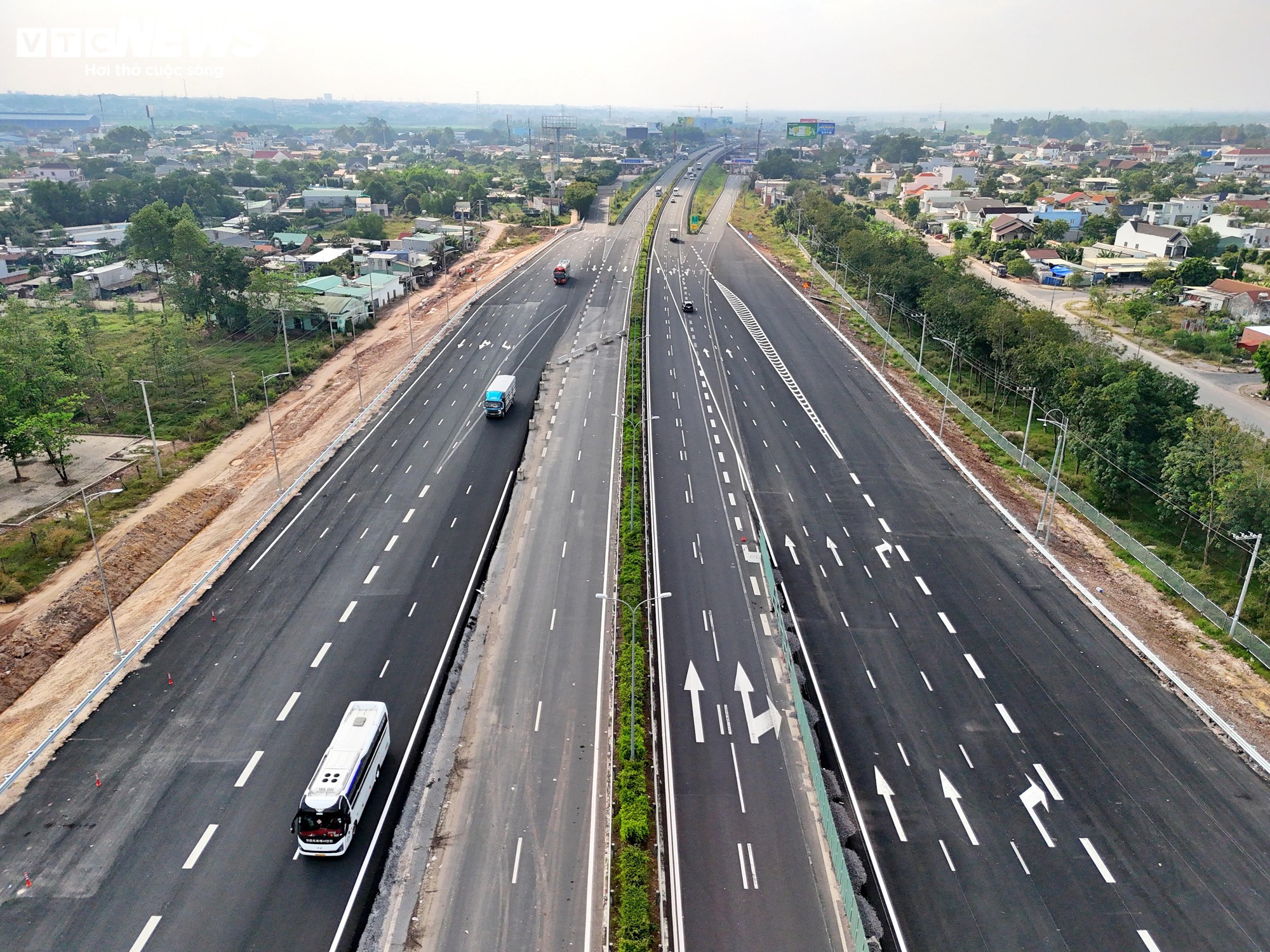 Hai siêu nút giao nối cao tốc với sân bay Long Thành tăng tốc về đích - Ảnh 3