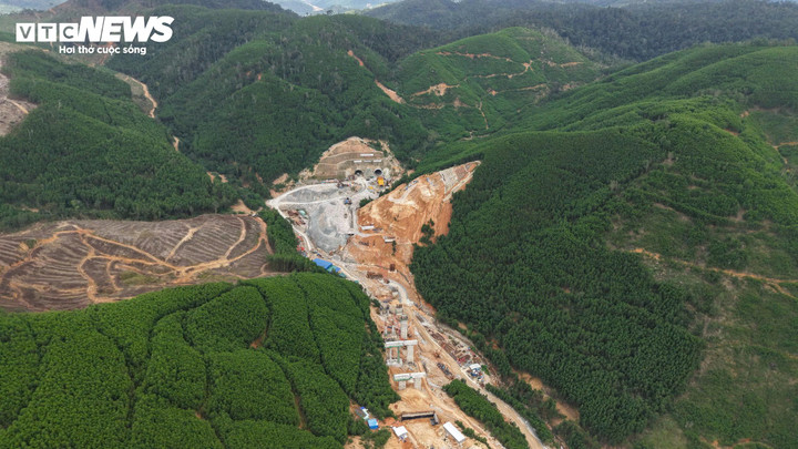 Trên công trường đường hầm dài nhất cao tốc Khánh Hòa – Buôn Ma Thuột - Ảnh 11