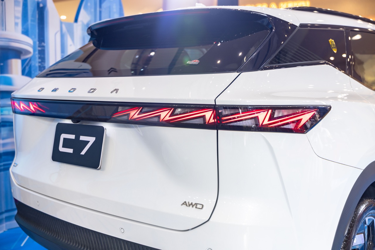 Omoda C7 chính thức nhận cọc tại Việt Nam: Giá dự kiến từ 839 triệu đồng, quyết đấu Mazda CX-5 bằng cấu hình PHEV và bảo hành 1 triệu km - Ảnh 4