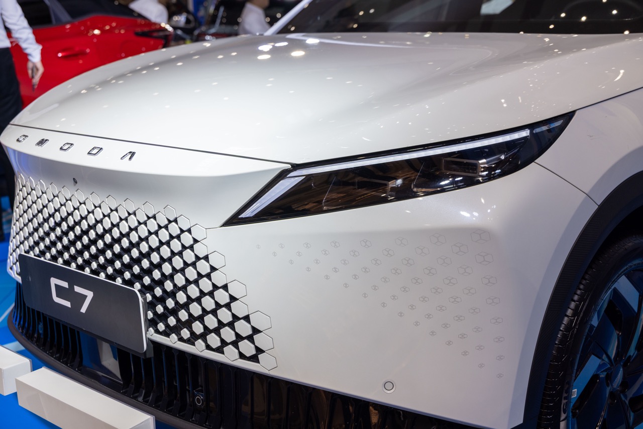 Omoda C7 chính thức nhận cọc tại Việt Nam: Giá dự kiến từ 839 triệu đồng, quyết đấu Mazda CX-5 bằng cấu hình PHEV và bảo hành 1 triệu km - Ảnh 3