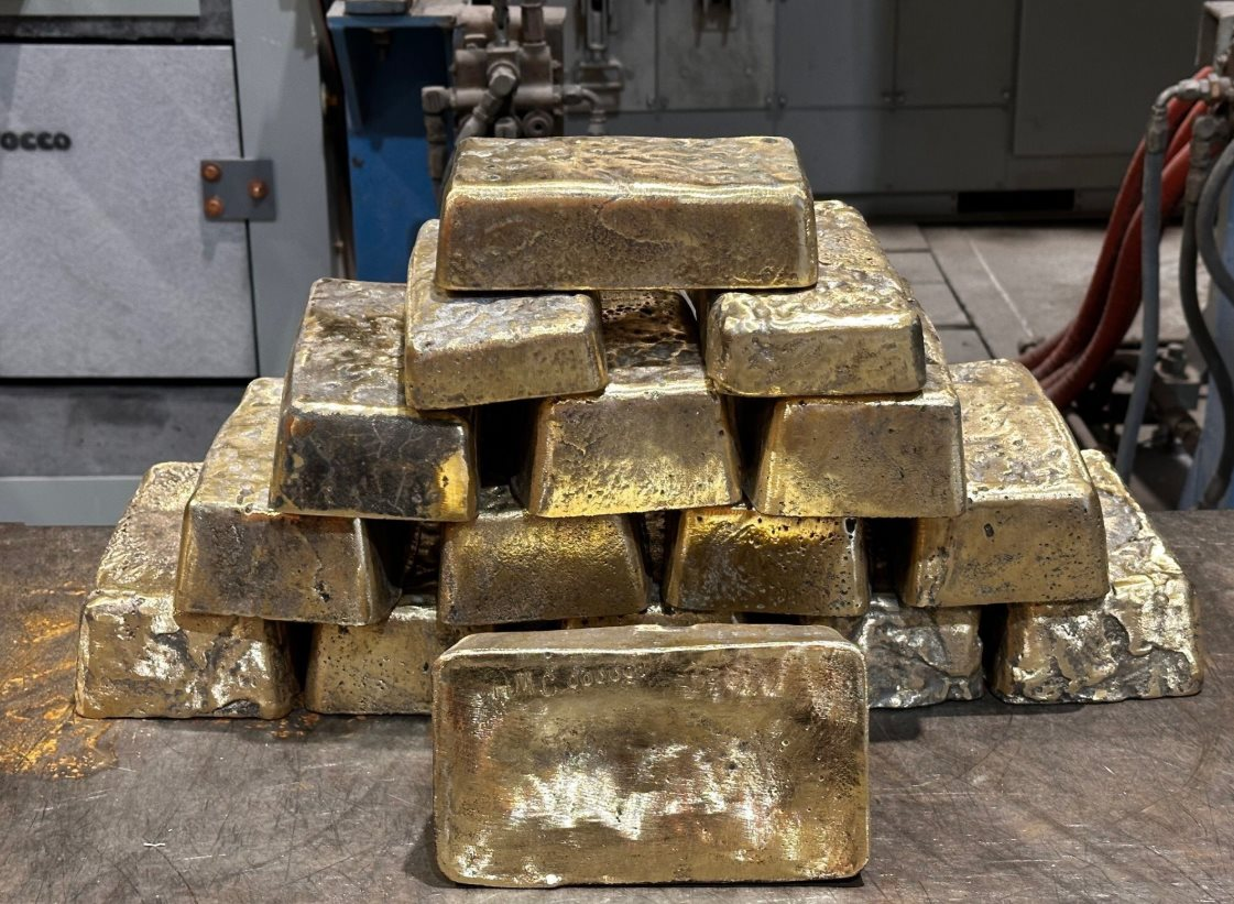 Một khu vực cho phép người dân thu nhập thấp được tự do đãi vàng - Ảnh 1