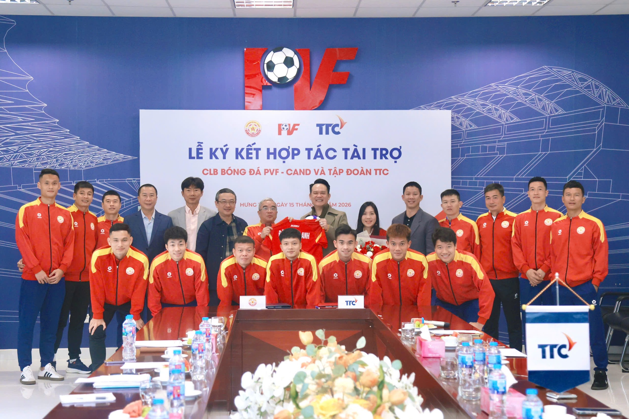 Tập đoàn TTC ký kết hợp tác tài trợ với CLB Bóng đá PVF - CAND - Ảnh 2