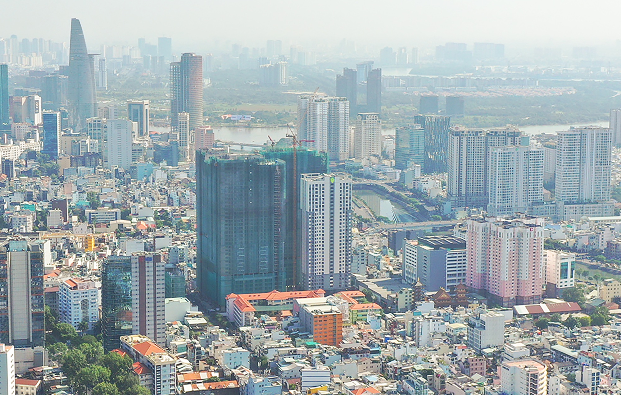 The Grand Manhattan của Novaland tăng tốc thi công, chính thức cất nóc tháp cuối cùng - Ảnh 1