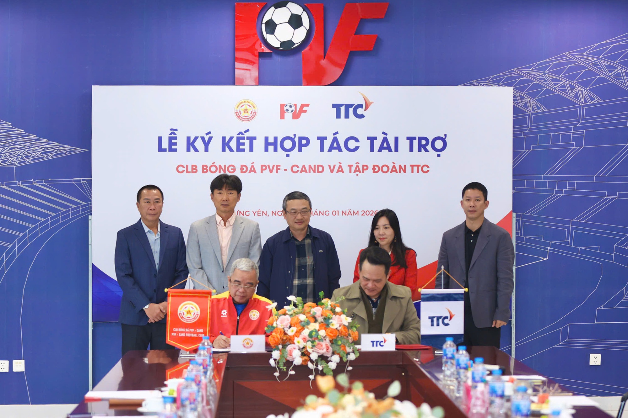 Tập đoàn TTC ký kết hợp tác tài trợ với CLB Bóng đá PVF - CAND - Ảnh 1