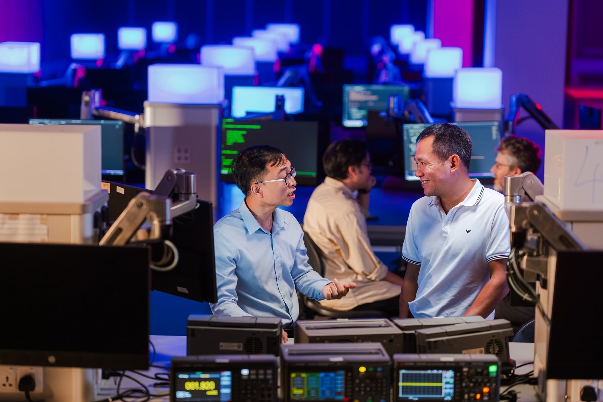 Chủ tịch Hội đồng ĐH VinUni nói về "20.000 nhân tài AI", trả lời câu hỏi: Vingroup có cam kết đầu ra không? - Ảnh 1