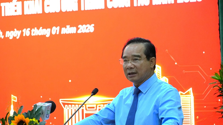 Chủ tịch TP.HCM nói về thời điểm 'giải bài toán' kẹt xe, ô nhiễm môi trường - Ảnh 1