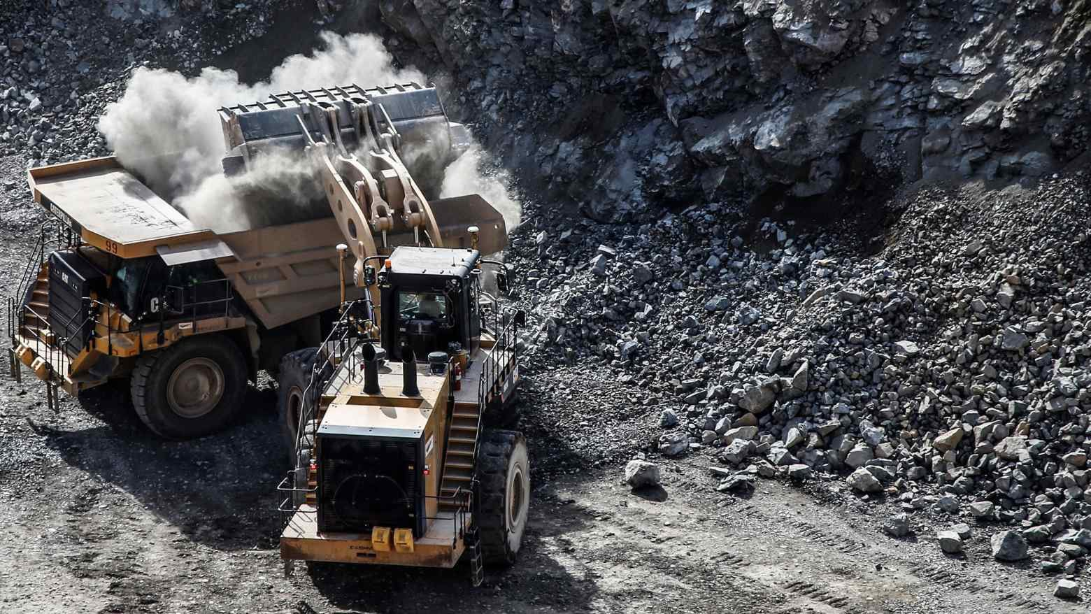 Nắm trữ lượng 267 tỷ thùng dầu nhưng ít ai biết quốc gia này còn sở hữu 2,5 nghìn tỉ USD khoáng sản - có loại được cả thế giới săn đón - Ảnh 2