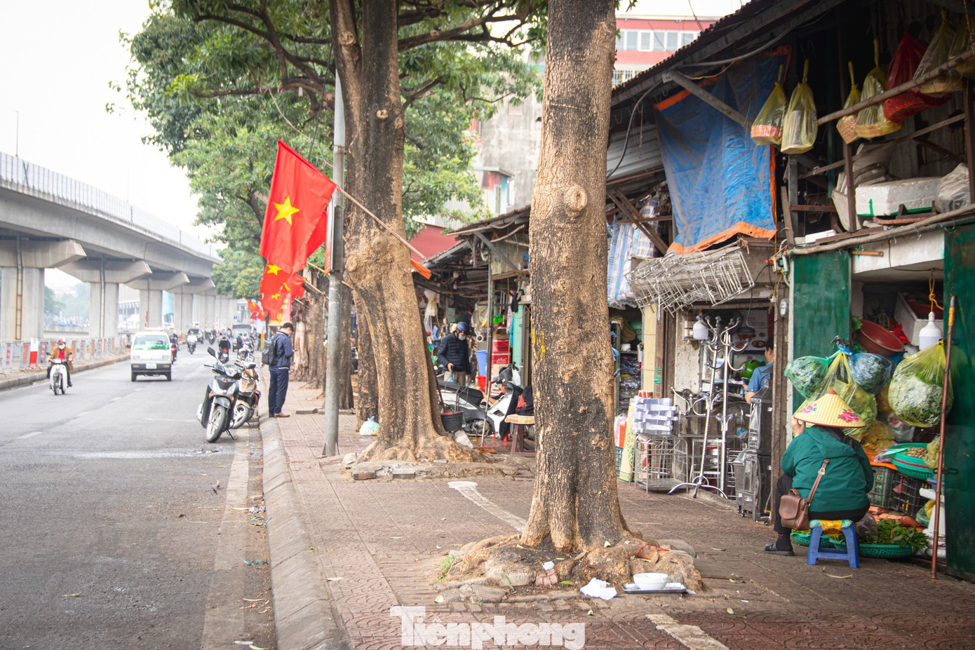 Xóa 98 'điểm nóng' chợ cóc, xử phạt qua camera - Ảnh 1