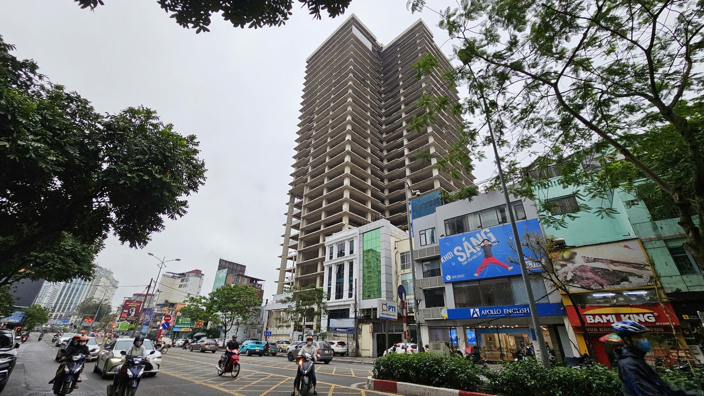 Nhìn lại những thương vụ sang tay, đổi chủ 'đất vàng' năm 2025 - Ảnh 1