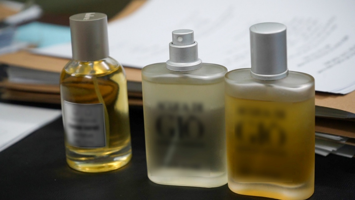 Choáng váng xưởng nước hoa giả Chanel, Dior, Le Labo... của vợ chồng Giám đốc HALOVA: Hơn 130 lít nước hoa đã pha chế, 12.400 vỏ chai và 18.000 nhãn hiệu nước hoa các loại - Ảnh 6