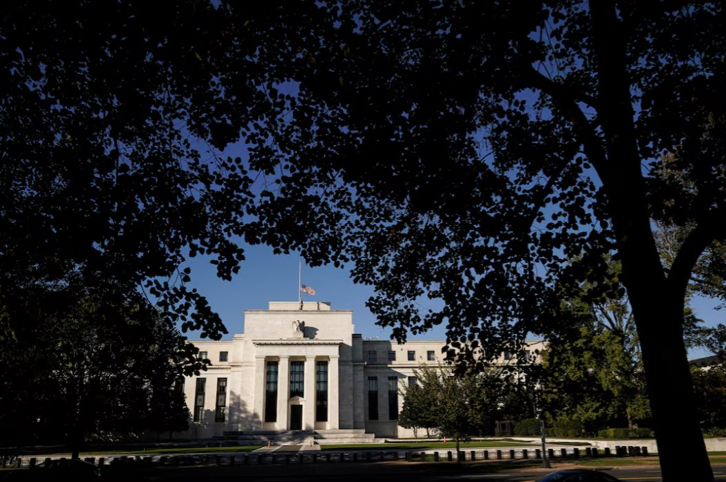 Fed đối mặt phép thử chưa từng có trong 100 năm lịch sử: Quyền lực ông Trump có bóc được ‘lớp cách nhiệt chính trị’ của NHTW? - Ảnh 4