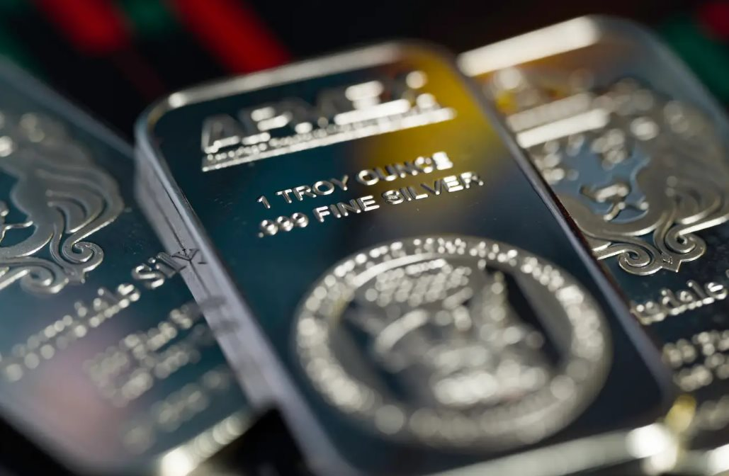 Giá bạc sẽ đi về đâu sau khi tăng vọt 170%? Chuyên gia dự báo ‘tảng đá’ ngáng đà tăng trong tương lai - Ảnh 1