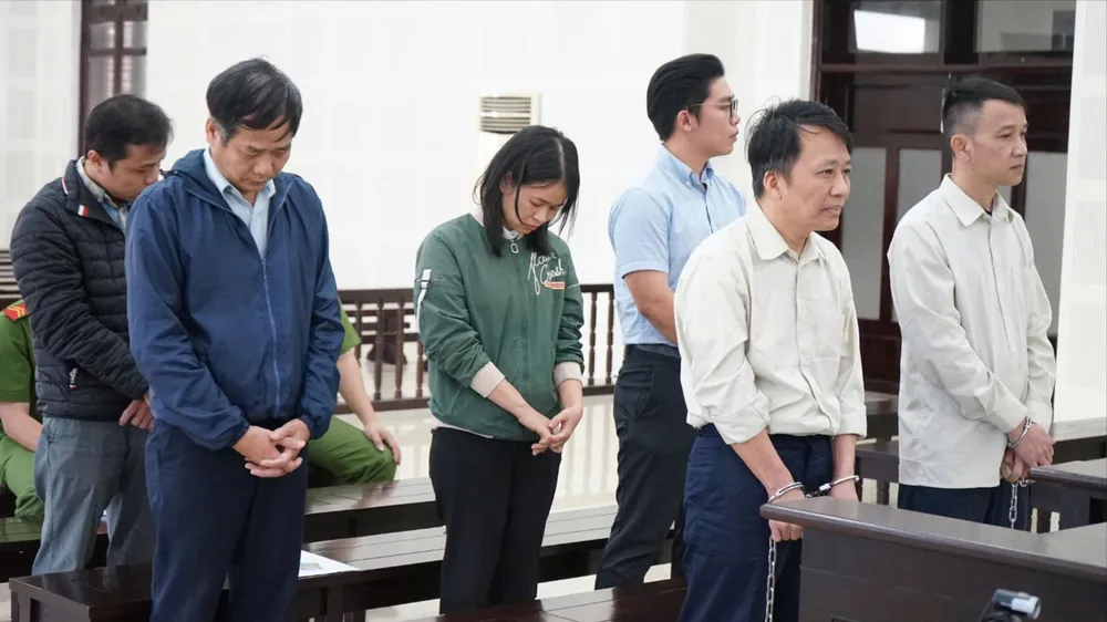 Xét xử 6 bị cáo trong vụ trúng đấu giá mỏ cát 370 tỷ đồng - Ảnh 1