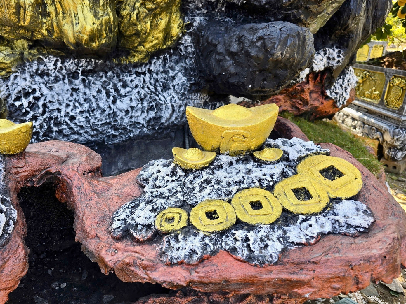 Choáng ngợp loạt ‘siêu phẩm’ cây cảnh chơi Tết ở Hưng Yên giá hàng trăm triệu đồng - Ảnh 8