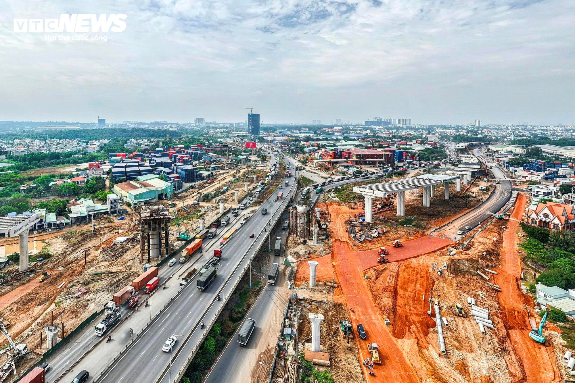 Đại công trường nút giao Tân Vạn chạy nước rút cuối năm - Ảnh 2