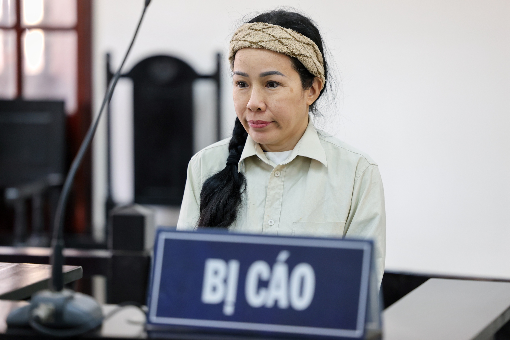 Vợ chồng bà Nguyễn Phương Hằng không đến toà theo giấy triệu tập, bà Đinh Lan muốn hoãn phiên toà - Ảnh 2