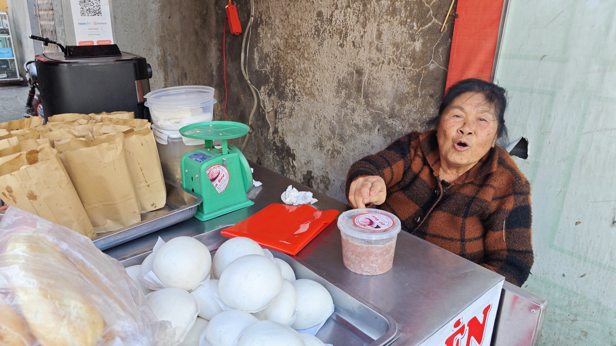 Về Hải Phòng gặp người bán pate truyền thống, lượng khách giảm 60%: “Chúng tôi không có quan hệ gì với pate Cột Đèn kia” - Ảnh 7