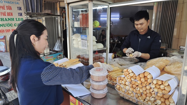 Về Hải Phòng gặp người bán pate truyền thống, lượng khách giảm 60%: “Chúng tôi không có quan hệ gì với pate Cột Đèn kia” - Ảnh 4