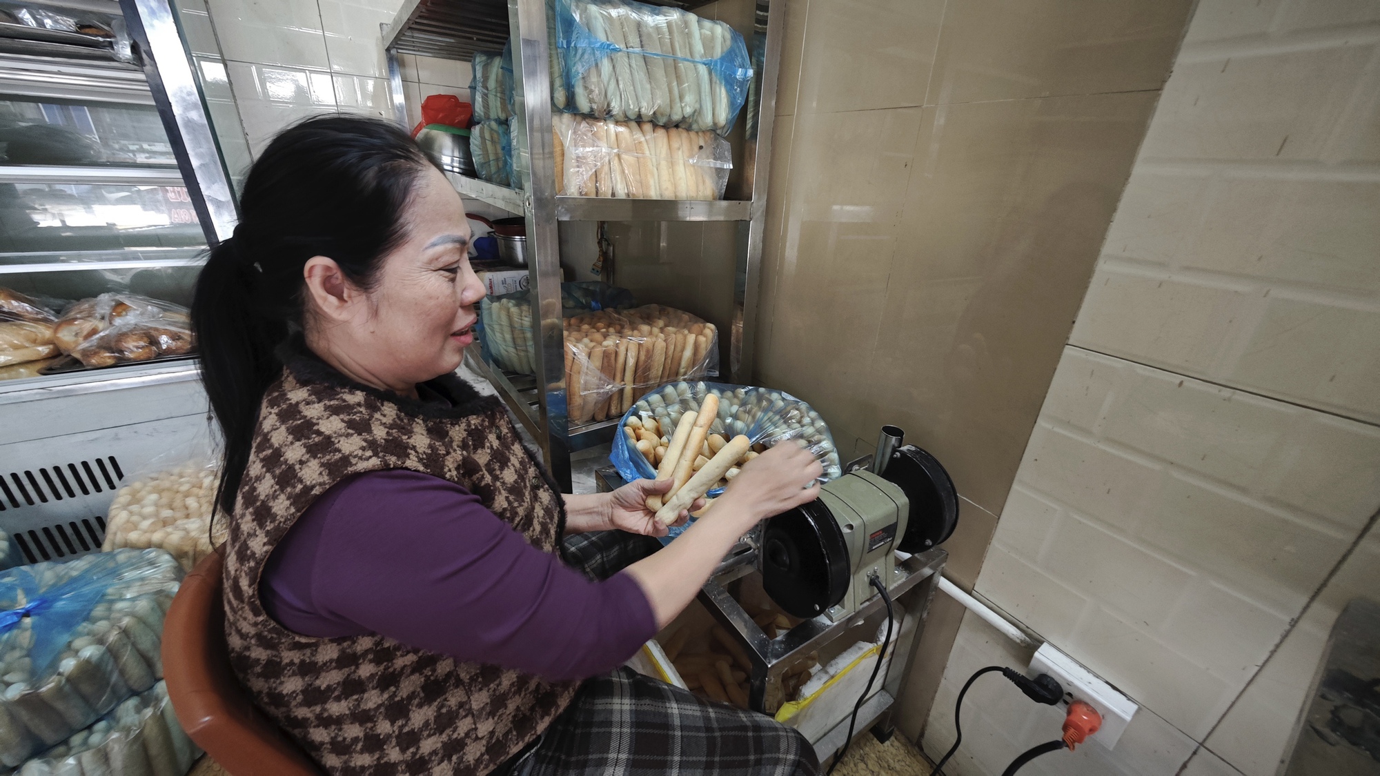 Về Hải Phòng gặp người bán pate truyền thống, lượng khách giảm 60%: “Chúng tôi không có quan hệ gì với pate Cột Đèn kia” - Ảnh 12