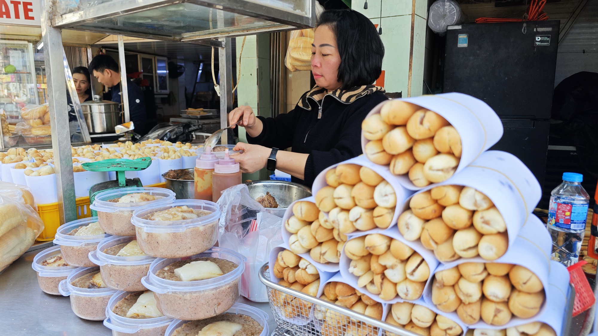 Về Hải Phòng gặp người bán pate truyền thống, lượng khách giảm 60%: “Chúng tôi không có quan hệ gì với pate Cột Đèn kia” - Ảnh 9