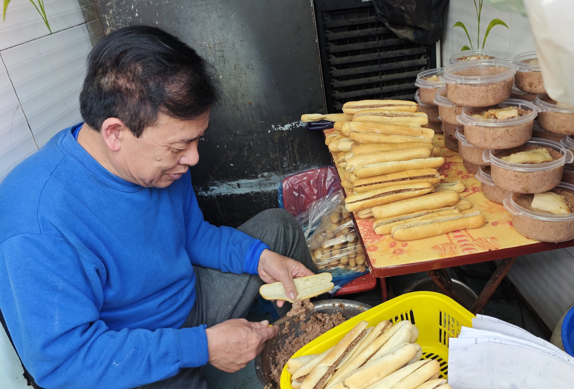 Về Hải Phòng gặp người bán pate truyền thống, lượng khách giảm 60%: “Chúng tôi không có quan hệ gì với pate Cột Đèn kia” - Ảnh 8