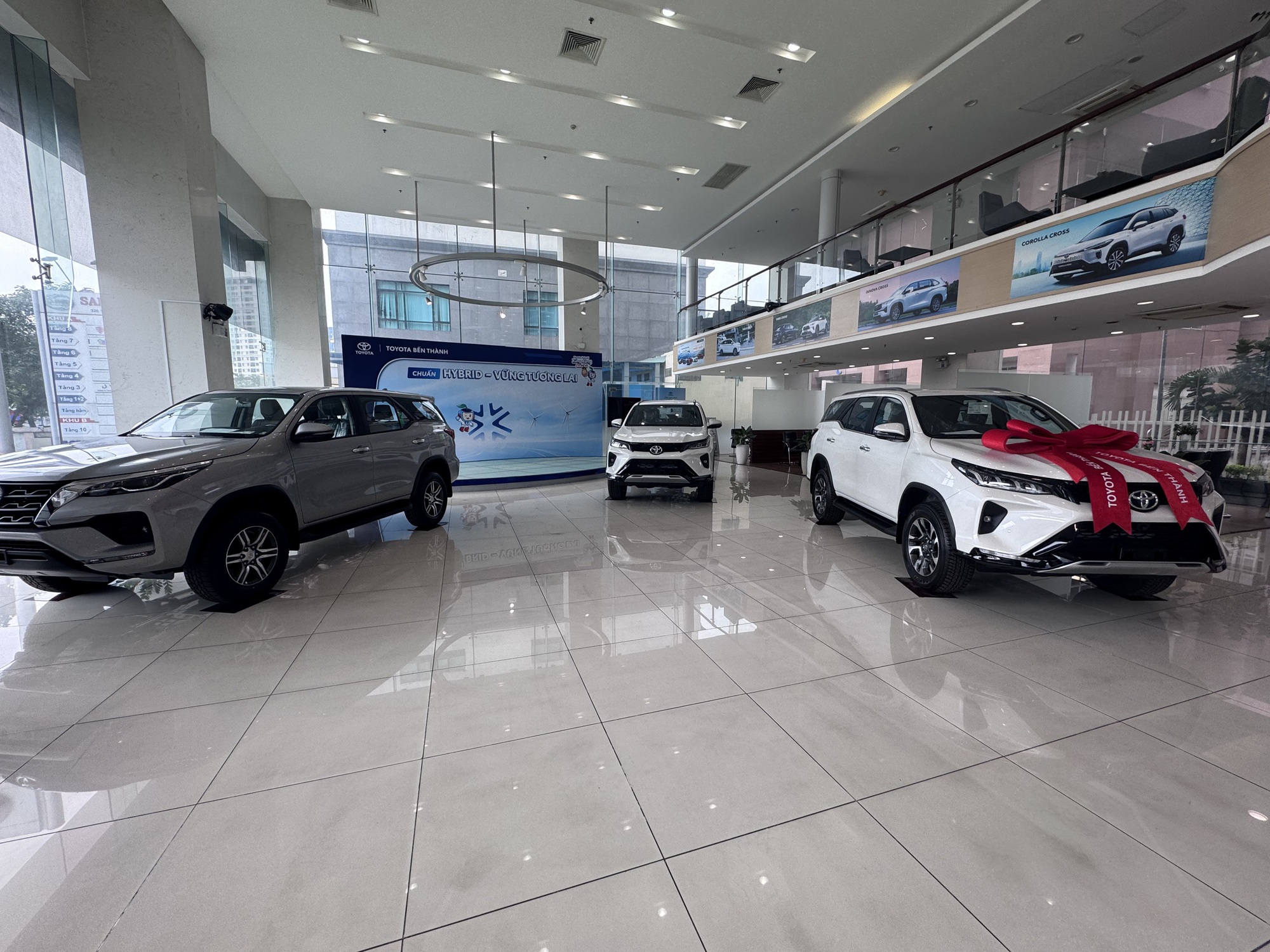 Nhiều đại lý Toyota, Mitsubishi thiếu ô tô bán dịp Tết, điều gì đang xảy ra? - Ảnh 1