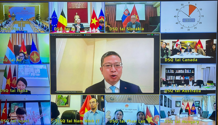 Thủ tướng: Sớm hoàn thiện chương trình hỗ trợ doanh nghiệp Việt Nam ra thế giới - Ảnh 8